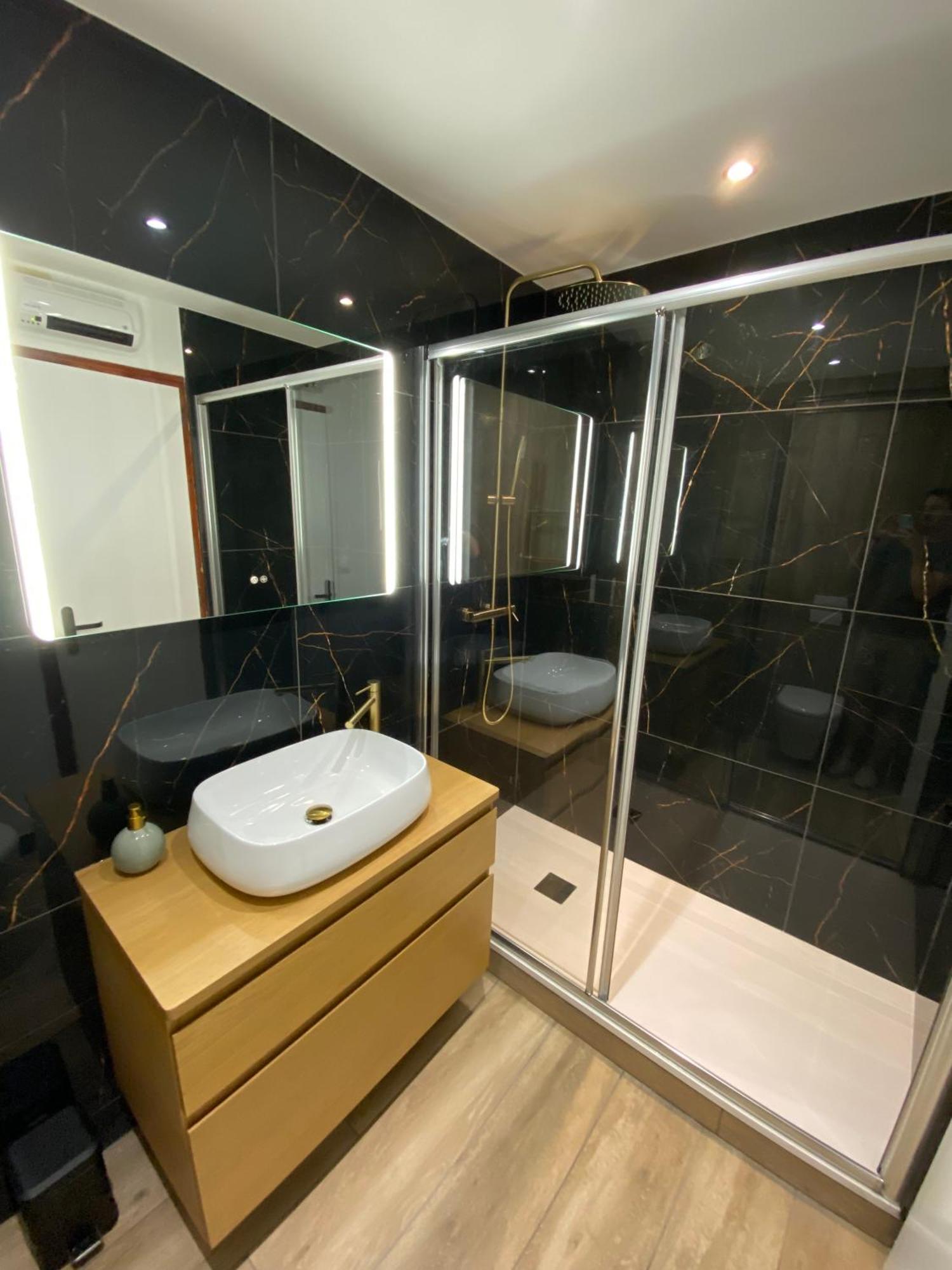 شقة Madonna Elegance, Proche Sanctuaire, 95M2 لورد المظهر الخارجي الصورة