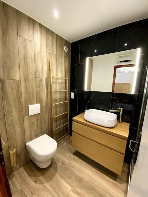 شقة Madonna Elegance, Proche Sanctuaire, 95M2 لورد المظهر الخارجي الصورة